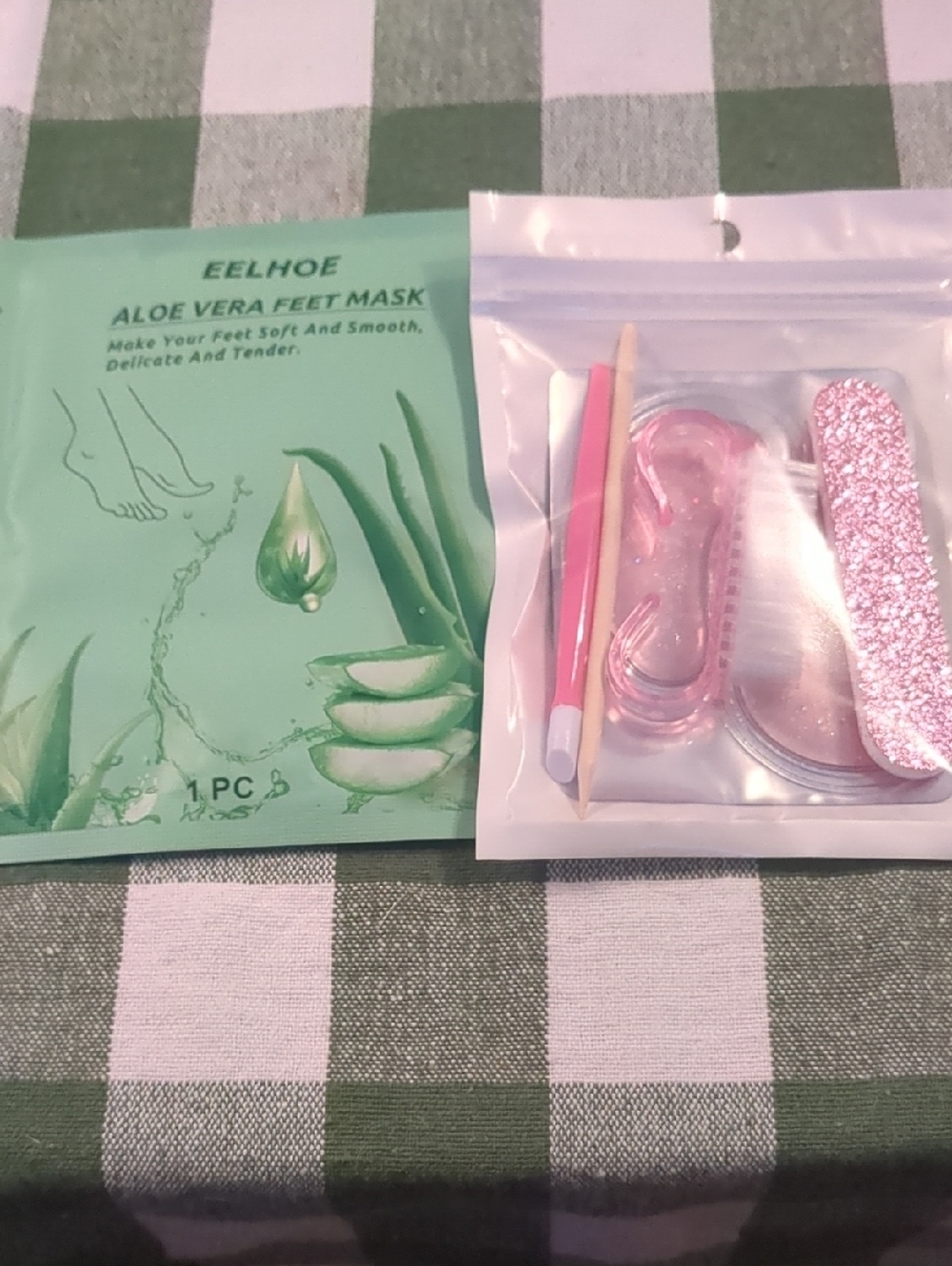 Aloe Vera Foot Mask with Pink Pedicure Kit